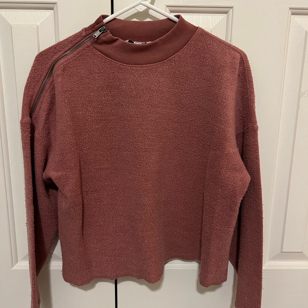 American Eagle rose sweater